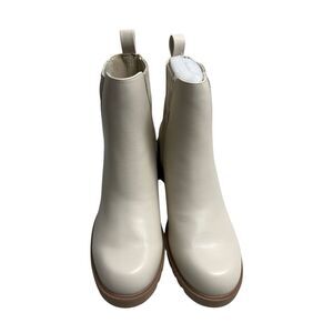 SODA “Wisely” Womens Round Toe Finger Gore Lug Sole Ankle Boot Size 11 Bone Colo